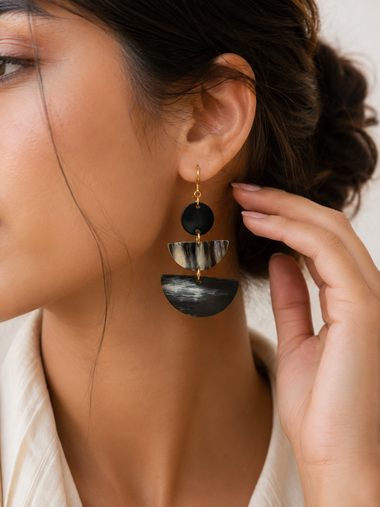 OSE19D Dark Horn Graduated Drop Earring on Wire