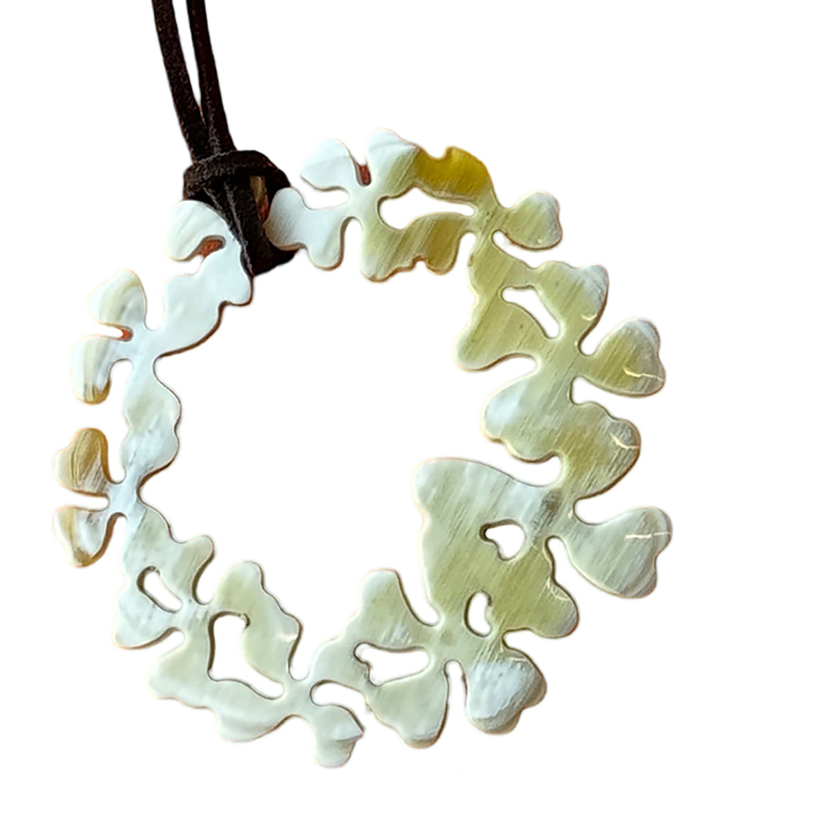 CTNP30 Natural Horn Wreath Pendant