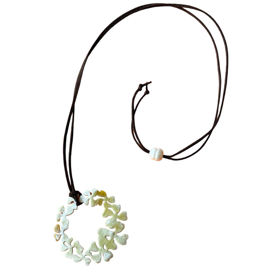 CTNP30 Natural Horn Wreath Pendant