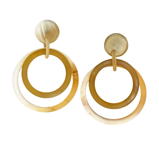 OSE03 Dbl. hoop natural color horn drop on post